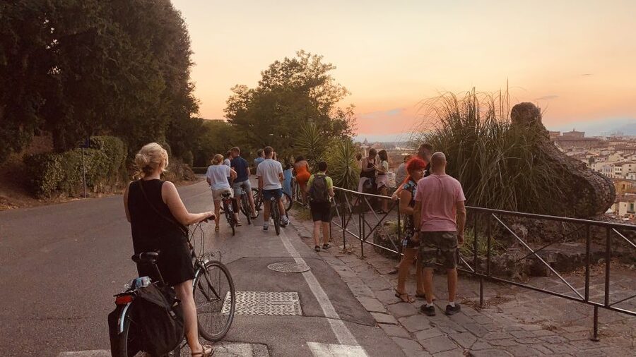 Florence: Guided Bike Tour with Piazzale Michelangelo - San Lorenzo and Oltarno, plus Wine Windows and Food Pointers