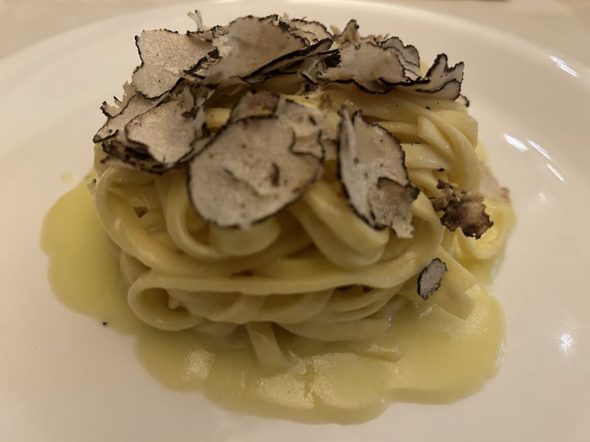 Florence: Guided Food Tour with Fiorentina Steak and Wine - Starting at Torre dei Belfredelli, then getting off the main drag