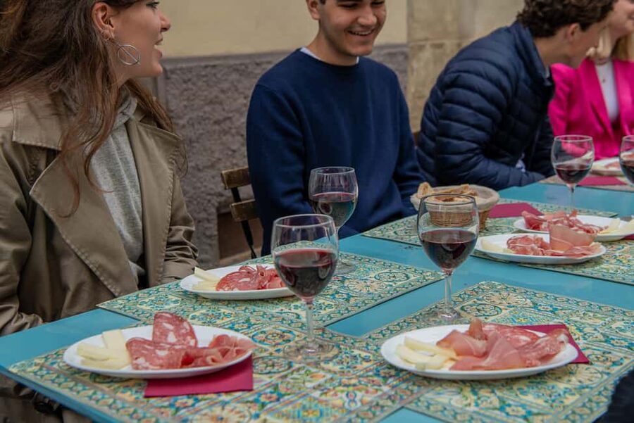 Florence: Guided Food Walking Tour with Tuscan Classics - The Early Walk and the First Taste Stops Near Start Area