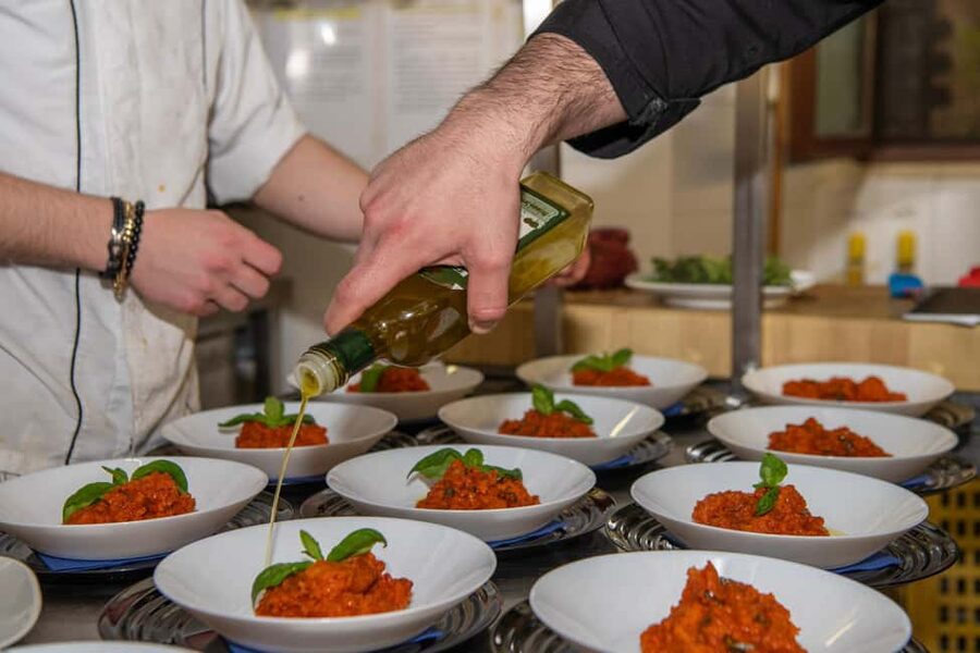 Florence: Guided Food Walking Tour with Tuscan Classics - The 3-Hour Florence Taste Circuit: Bread Soup, Pasta, Steak, and Chianti