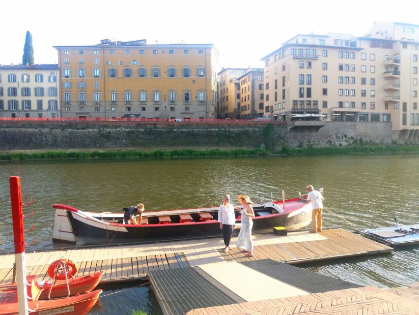 Florence: Guided Gondola Boat Tour with a Glass of Wine - Quiet cruise, no noisy engines: what that actually means for your senses