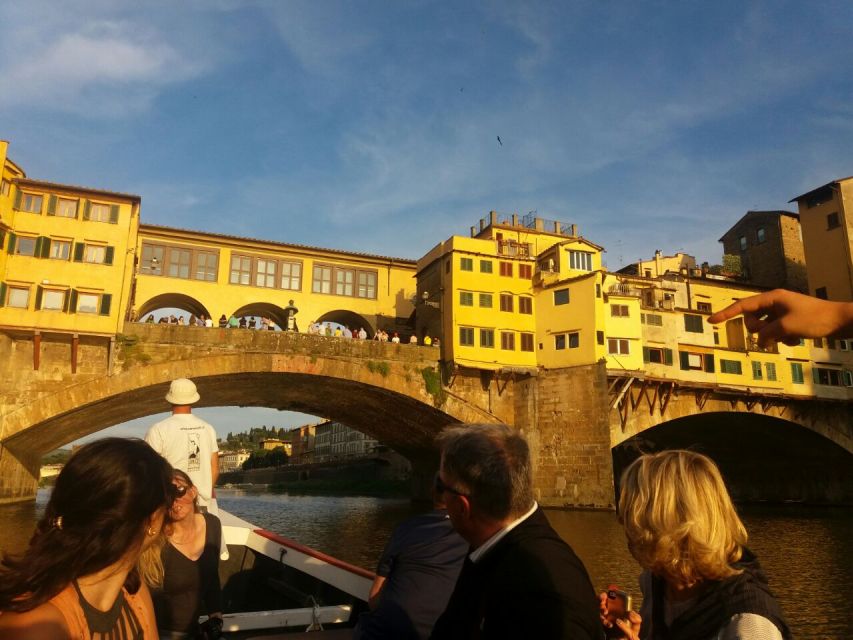 Florence: Guided Gondola Boat Tour with a Glass of Wine - Meeting at Via dei Vagellai, what to wear and what to bring