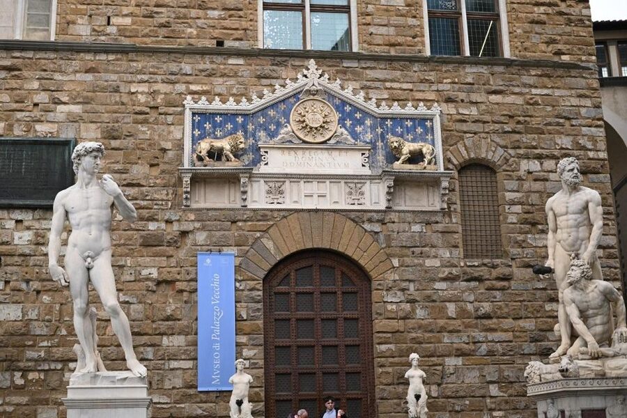 Florence: Guided Tour of Medici Family Secrets and Chapels - Piazzale degli Uffizi Finish: What to Do After You Leave the Chapels