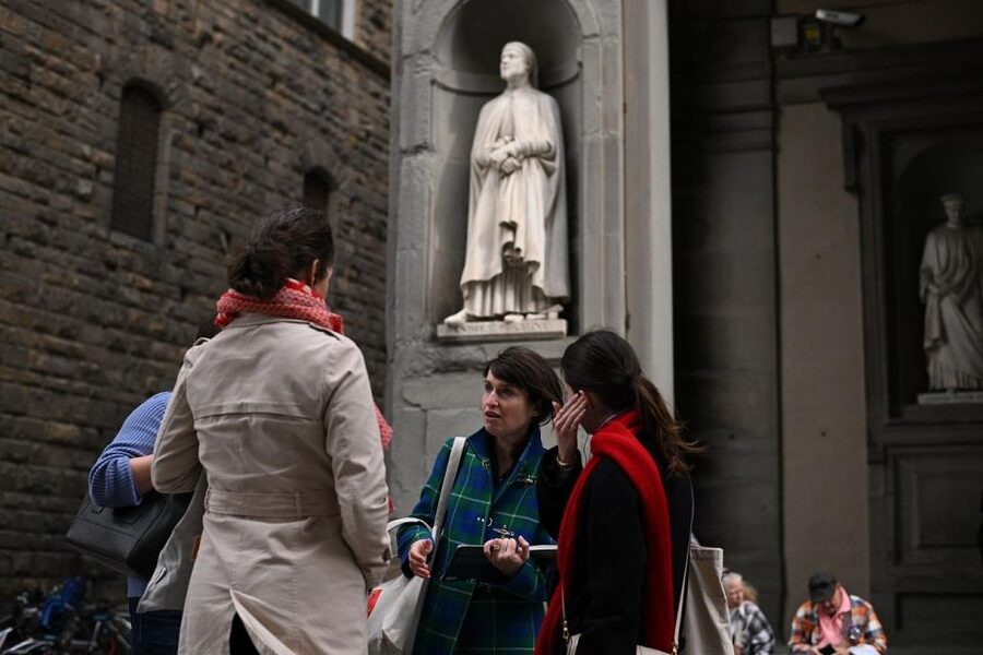 Florence: Guided Tour of Medici Family Secrets and Chapels - Michelangelo’s Secret Room and the Hidden Crypt: The Fun of Looking From the Outside