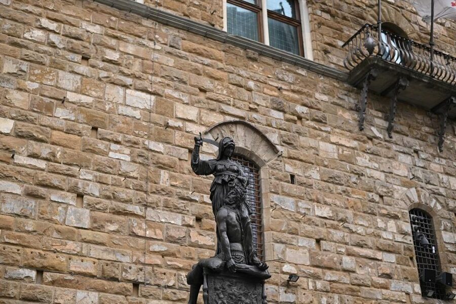 Florence: Guided Tour of Medici Family Secrets and Chapels - Palazzo Medici Riccardi Courtyard Stop: Seeing the Former Home from the Outside