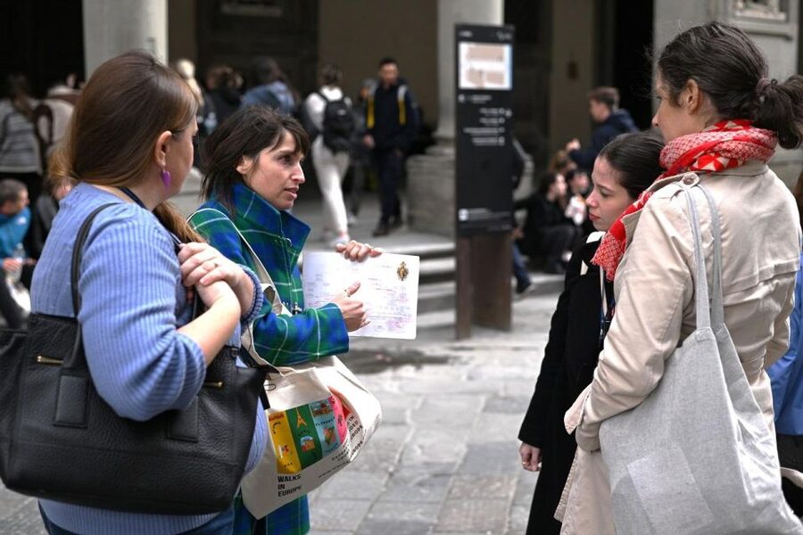 Florence: Guided Tour of Medici Family Secrets and Chapels - Piazza della Signoria to Palazzo Vecchio: Government Gets Rebranded