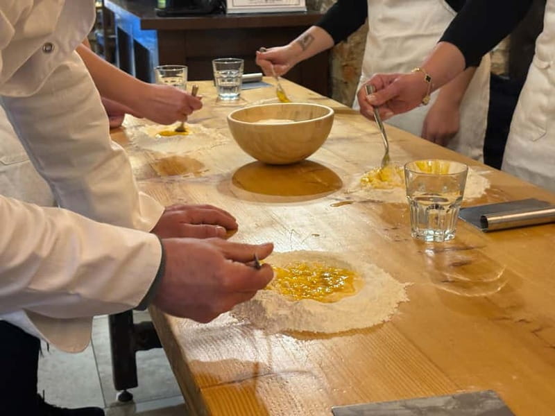 Florence: Handmade Ravioli & Pasta Class with Unlimited Wine - The 10-Minute History Kickoff, Art, Propaganda, Medici, Vatican