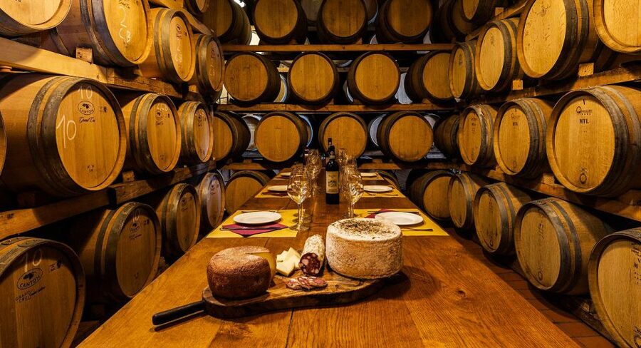 Florence: History Walking Tour with Wine Tasting - The Wine Cellar Stop in the Historic Center: What to Expect