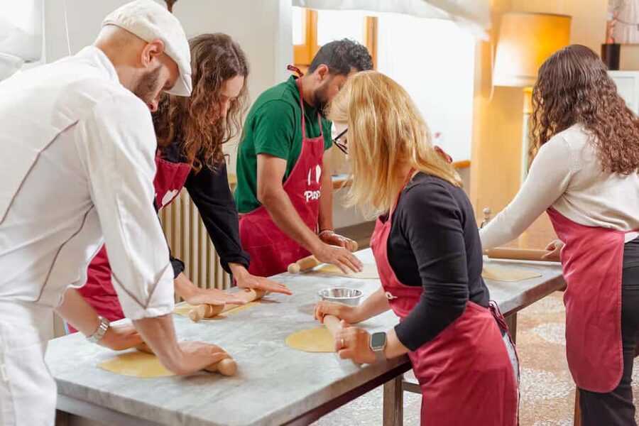 Florence: Lasagna and Spaghetti-Making Class - Meeting on Lungarno Guicciardini 17 R, and how to prepare