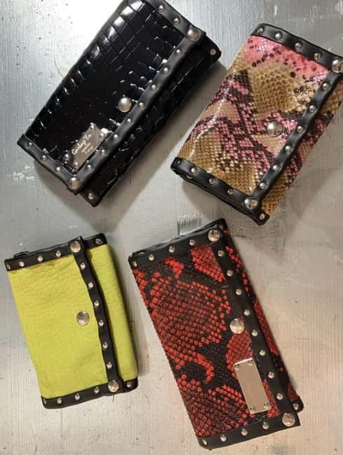 Florence: Leather Wallet-Making Workshop with Coffee - Choosing leather, wallet style, colors, and finishes