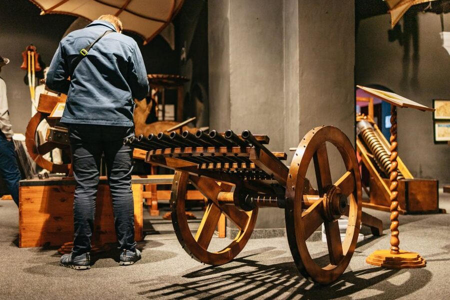 Florence: Leonardo Interactive Museum Entry Ticket - What happens once you enter: the stations you can actually use
