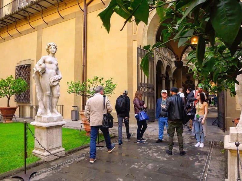 Florence: Medici Family Guided Walking Tour - San Lorenzo: the cathedral history that sets up the Renaissance rebuild