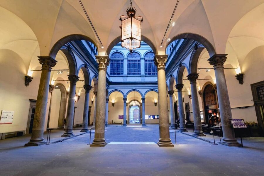 Florence: Medici Family History Tour - Piazza della Signoria and the Medici gaze over civic Florence