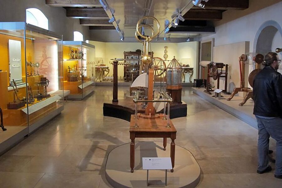 Florence: Museo Galileo Small Group Tour - The small-group size changes the whole vibe
