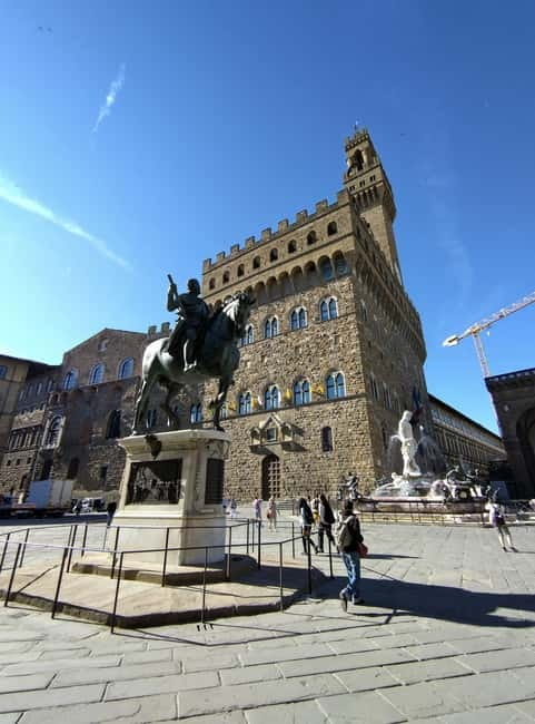 Florence Must-See Squares Walking Tour with Vincenzo - Ponte Vecchio: jewelry shops, the secret Vasari Corridor above, and why the bridge still draws crowds