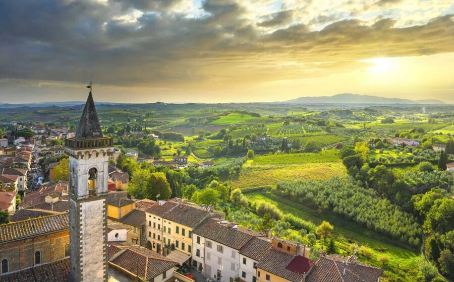 Florence: Old Town Family Tour with Optional Da Vinci Museum - Ending at Ponte Vecchio and the Arno river view payoff