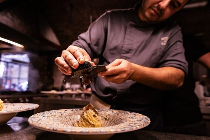 Florence Oltrarno Neighborhood Food & Wine Dine Around - Walking logistics in Oltrarno, plus what the small group changes