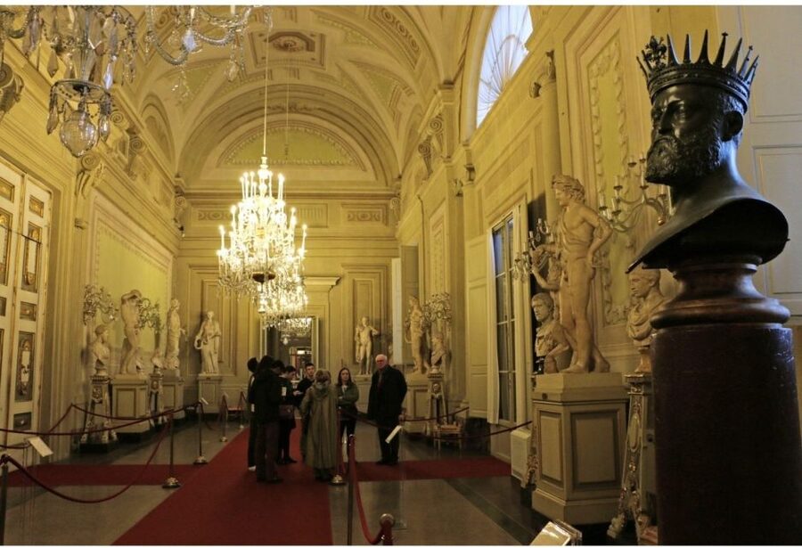 Florence: Palatina Gallery and Pitti Palace Guided Tour - Palazzo Pitti’s Royal Apartments, the feel of power after the Medici era