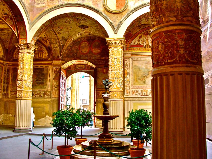 Florence: Palazzo Vecchio Guided Tour - Comfort and practical tips: stairs, backpacks, and photo time