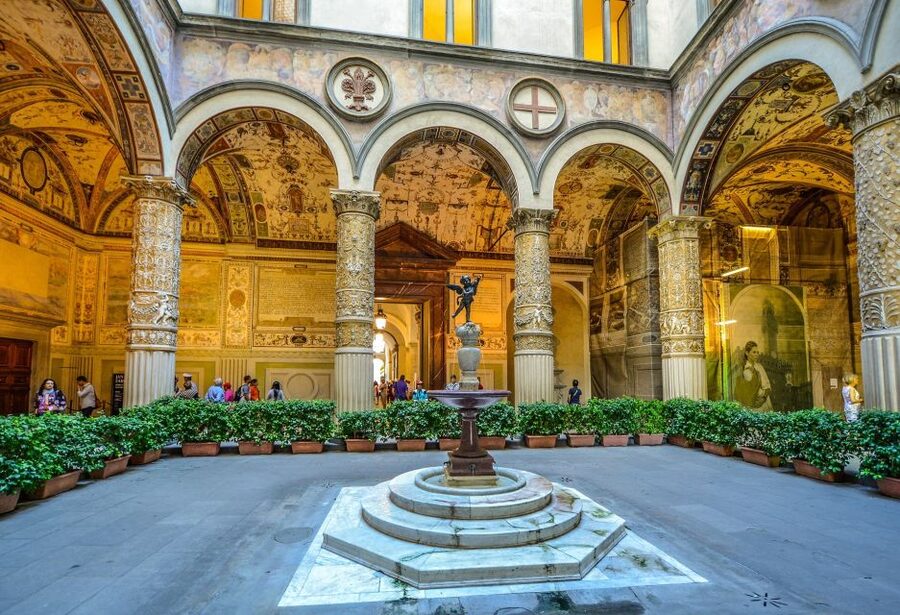 Florence: Palazzo Vecchio Guided Tour - The 90-minute route: ground-floor halls, then the second-floor apartments