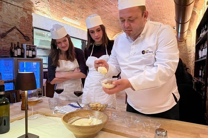 Florence: Pasta & Tiramisu Cooking Class with Unlimited Wine - Key things that make this Florence class worth your time