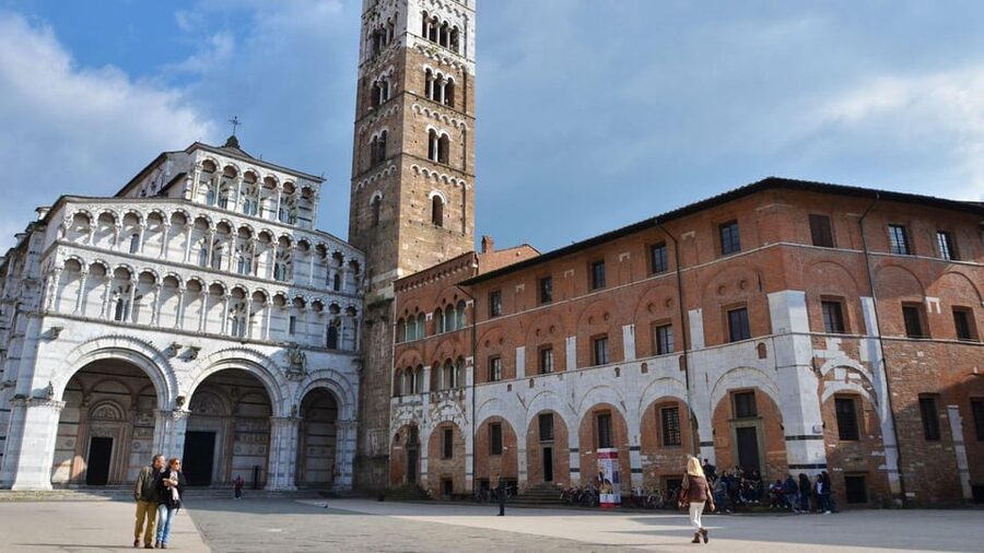 Florence: Pisa - Lucca Private Full Day Tour - Lunch in Lucca and time for shopping, gelato, and lingering
