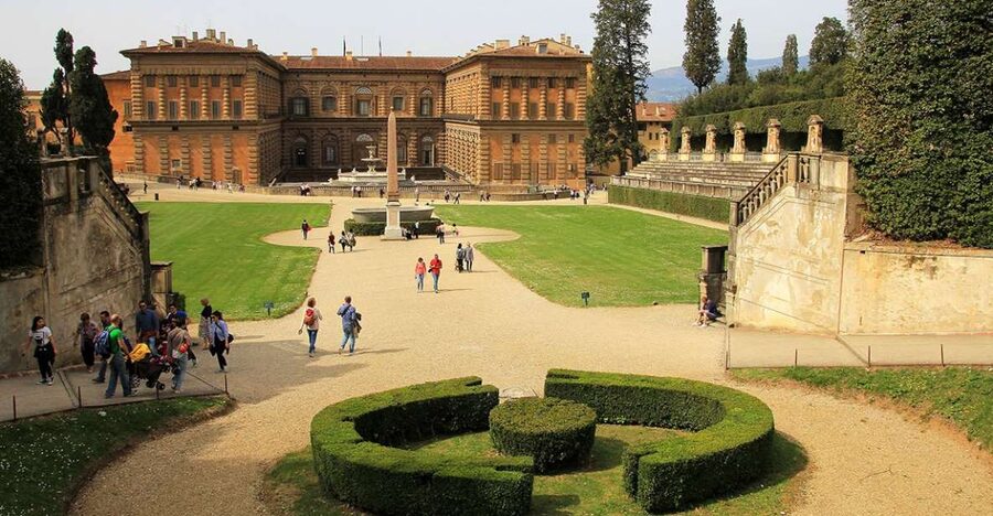 Florence: Pitti Palace and Boboli Gardens Walking Tour - Walking the historic center: what you see on the way