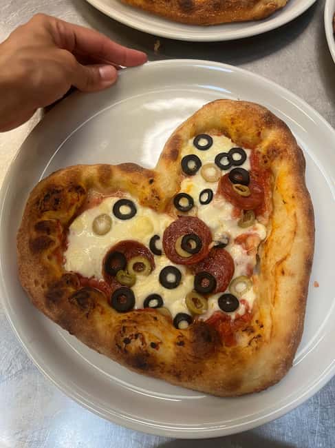 Florence: Pizza and Gelato Cooking Class - Drinks and the Meal: Why the Eating Part Matters