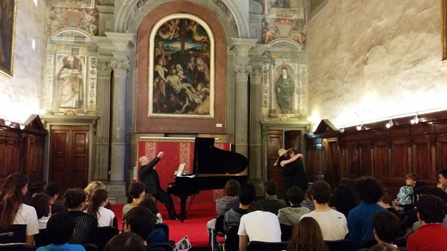 Florence: Pizza Dinner and Opera Arias Concert - The Church Concert Setup: Intimate Bel Canto Sound