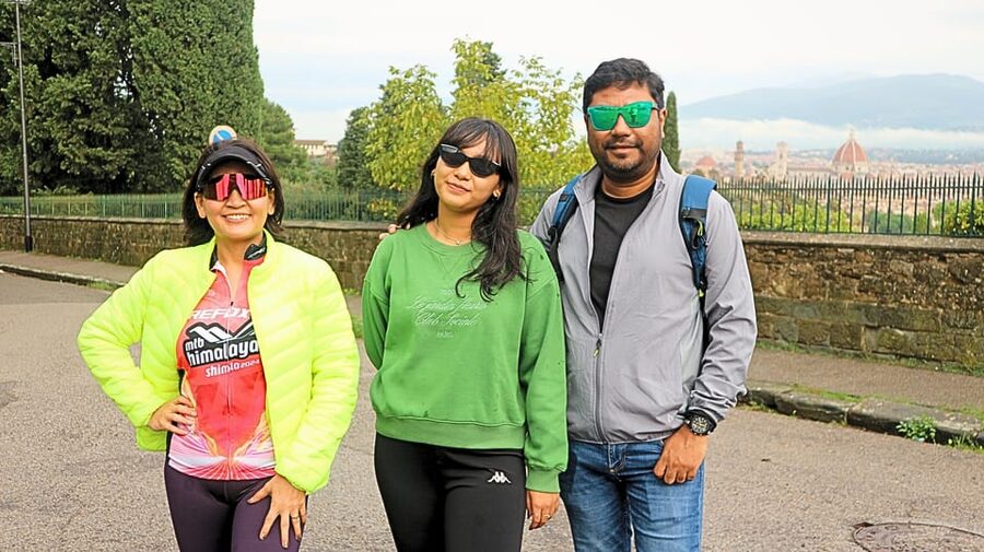Florence Premium E-Bike Tour + Photo Shoot and Tastings - The old-streets rhythm: San Niccolò, Pitti Palace, and Ponte Vecchio