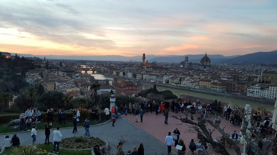 Florence: Private 4-Hour Walking Tour with Eugenia Gasheeva - Starting your Florence walk at Piazza della Repubblica