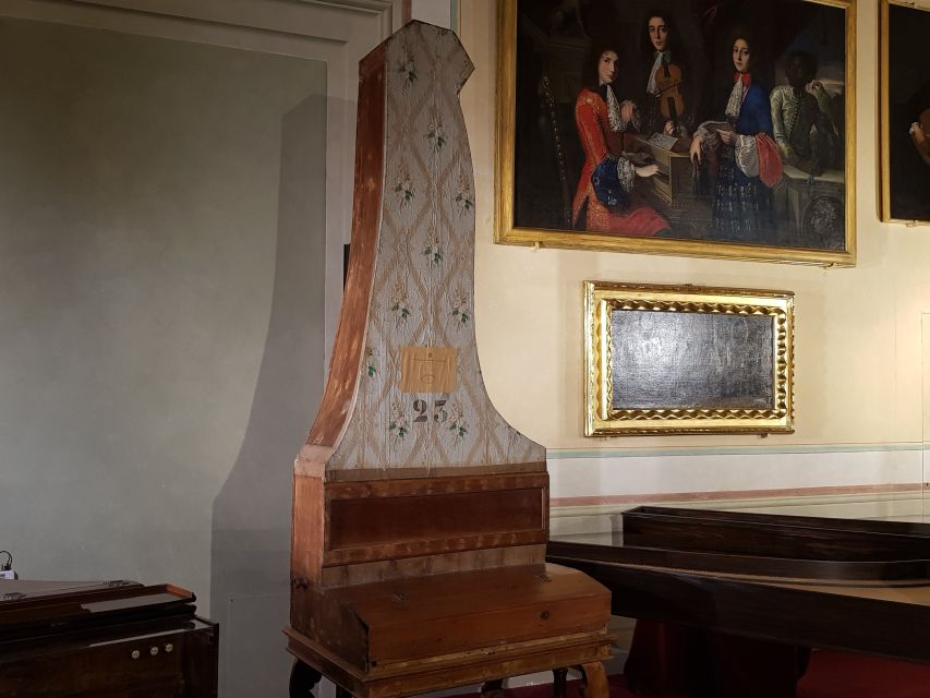 Florence: Private Accademia Gallery Tour - Paintings, gold leaf, lapislazzuli, and Giotto’s perspective idea