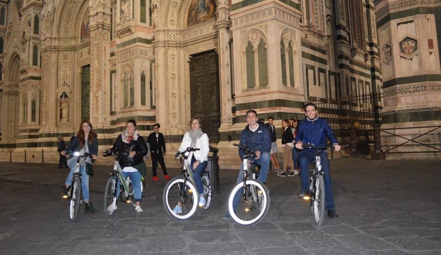 Florence: Private E-Bike Night Tour & Piazzale Michelangelo - Arno River Crossings and the Lungarni Street Lamps