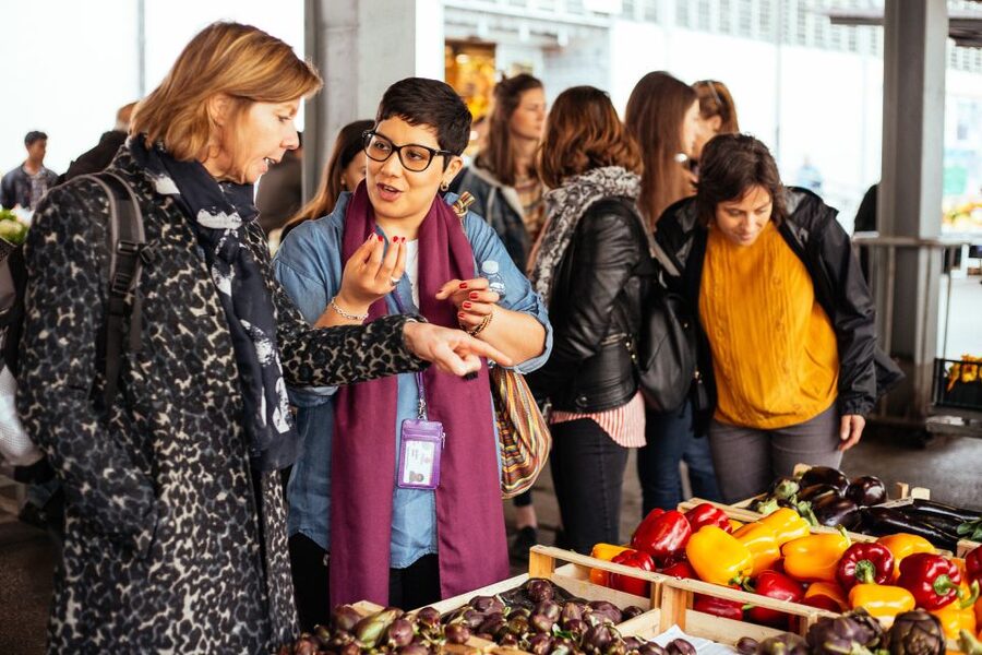 Florence: Private Food Tour – 10 Tastings with Locals - Eating while you walk: Piazza Santo Spirito, Ponte Vecchio, Bucca dell’Orafo