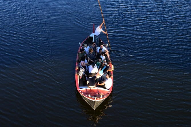 Florence River Cruise on a Traditional Barchetto - A Barchetto Ride Means You See Florence From the Waterline
