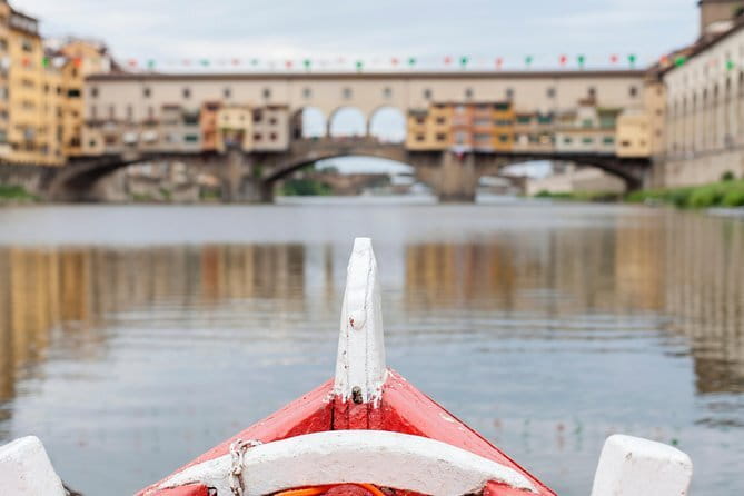 Florence River Cruise on a Traditional Barchetto - Palazzo Corsini and Santa Trinita Bridge, for the Palaces-Behind-the-Postcards Angle