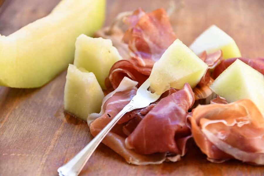 Florence’s Ultimate Food Tour: Full Tuscan Meal with a Local - Stop 2: The Wine Shop Pour and Why Chianti Fits Here