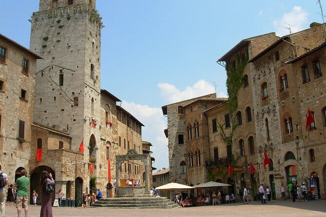 Florence: San Gimignano & Siena Tasting Experience - San Gimignano free time: how to make 90 minutes count