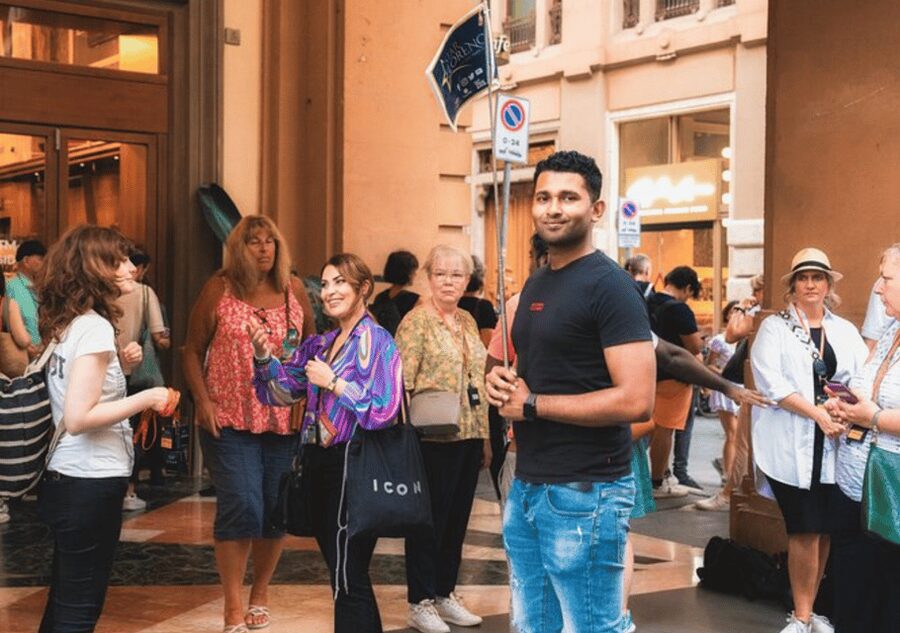 Florence: Small Group Guided Walking Tour - Duomo complex orientation: what you see and why it matters in 90 minutes
