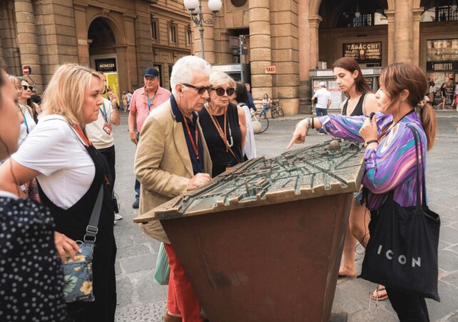 Florence: Small Group Guided Walking Tour - Piazza della Signoria: politics, symbols, and Michelangelo’s David replica