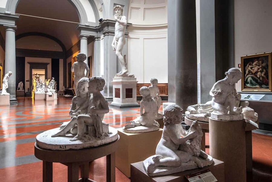 Florence: Small-Group Walking Tour with David and Duomo - Palazzo Vecchio and the Medici neighborhood vibe