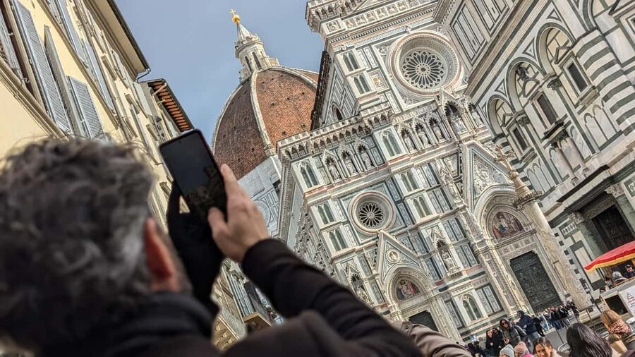 Florence Street Food Tour: Central Market & Duomo Area - The guide experience: why names like Tommaso, Serena, Gabriel, Anna, Vera, and Christiana matter