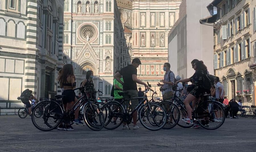 Florence: Sunset Bike Tour - The Arno River banks at sunset: when the city looks like a postcard