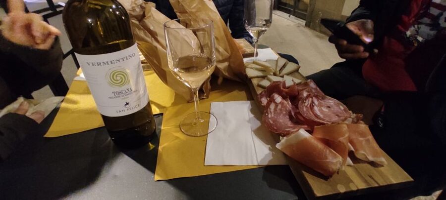 Florence: Sunset Sightseeing Tour and Wine Tasting - Crossing the Arno to Piazza Signoria and Piazza Duomo