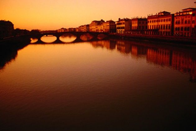 Florence: Sunset Sightseeing Tour and Wine Tasting - Small Group Size, Pace, and What to Wear for a 2-Hour Walk