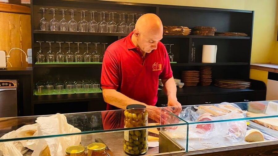 Florence: Taste of Tuscany Wine and Local Food Tour - Group Size, Privacy, and When the Host Needs to Split Time