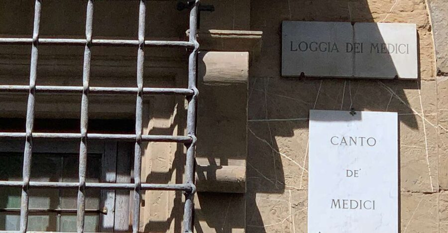 Florence: The Medici Family Guided Walking Tour - Medici power, explained through buildings you can walk past