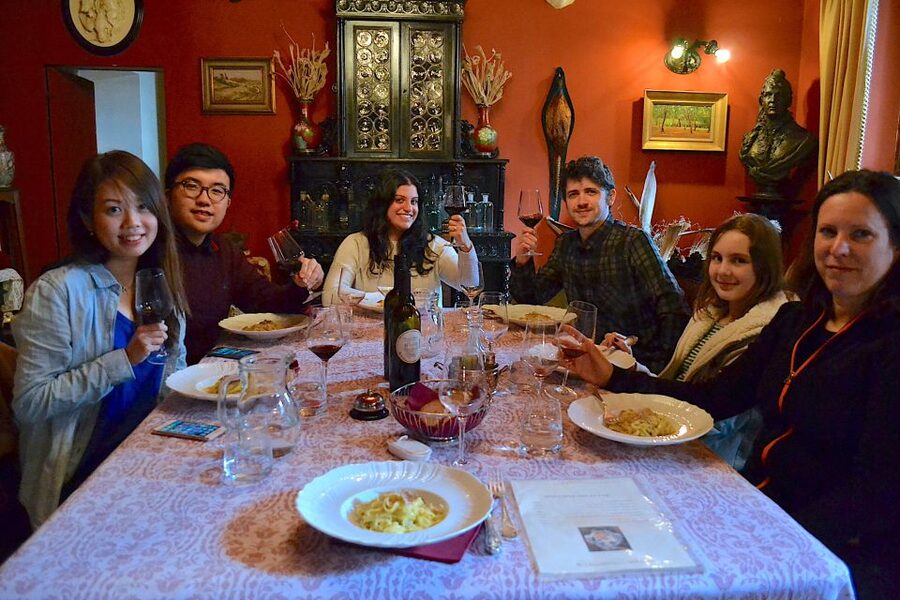 Florence: Truffle Hunting, Lunch, and Wine Tasting Tour - Small-group logistics and guide energy: what up to 8 really changes