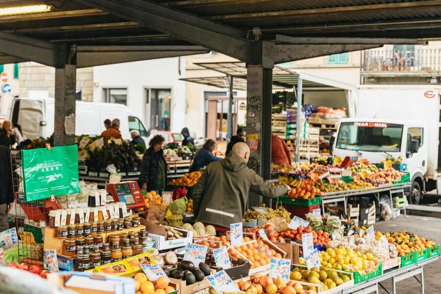 Florence: Tuscan Food and Wine Guided Walking Tour - Crostini, Florentine Pastry, and Coccoli, Classic Bites in Everyday Settings