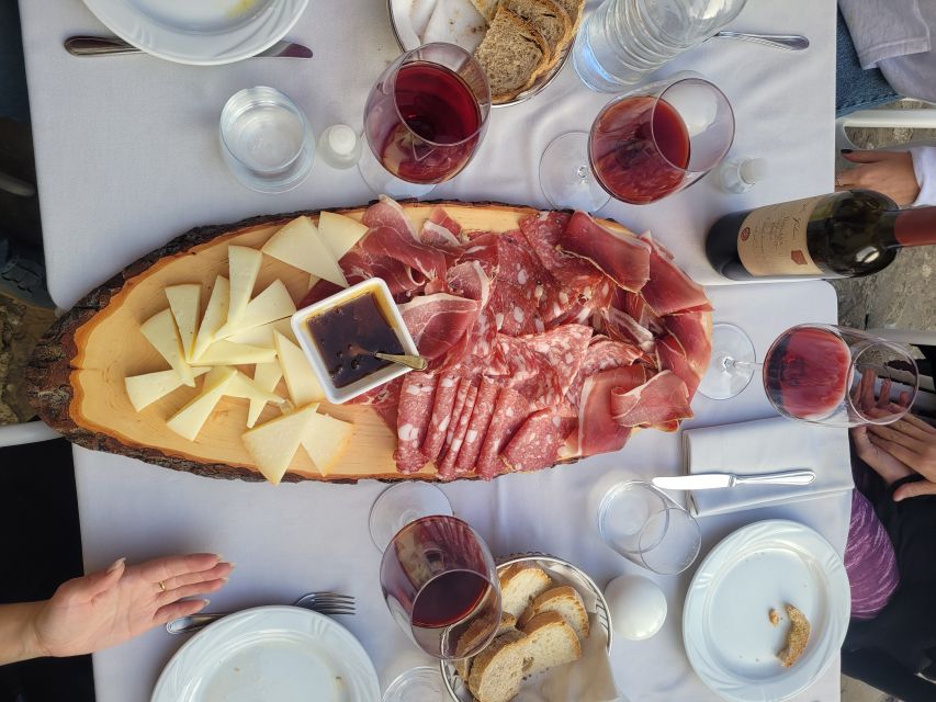 Florence: Tuscany Bike Tour with Wine & Olive Oil - The halfway stop for Chianti and organic extra-virgin olive oil